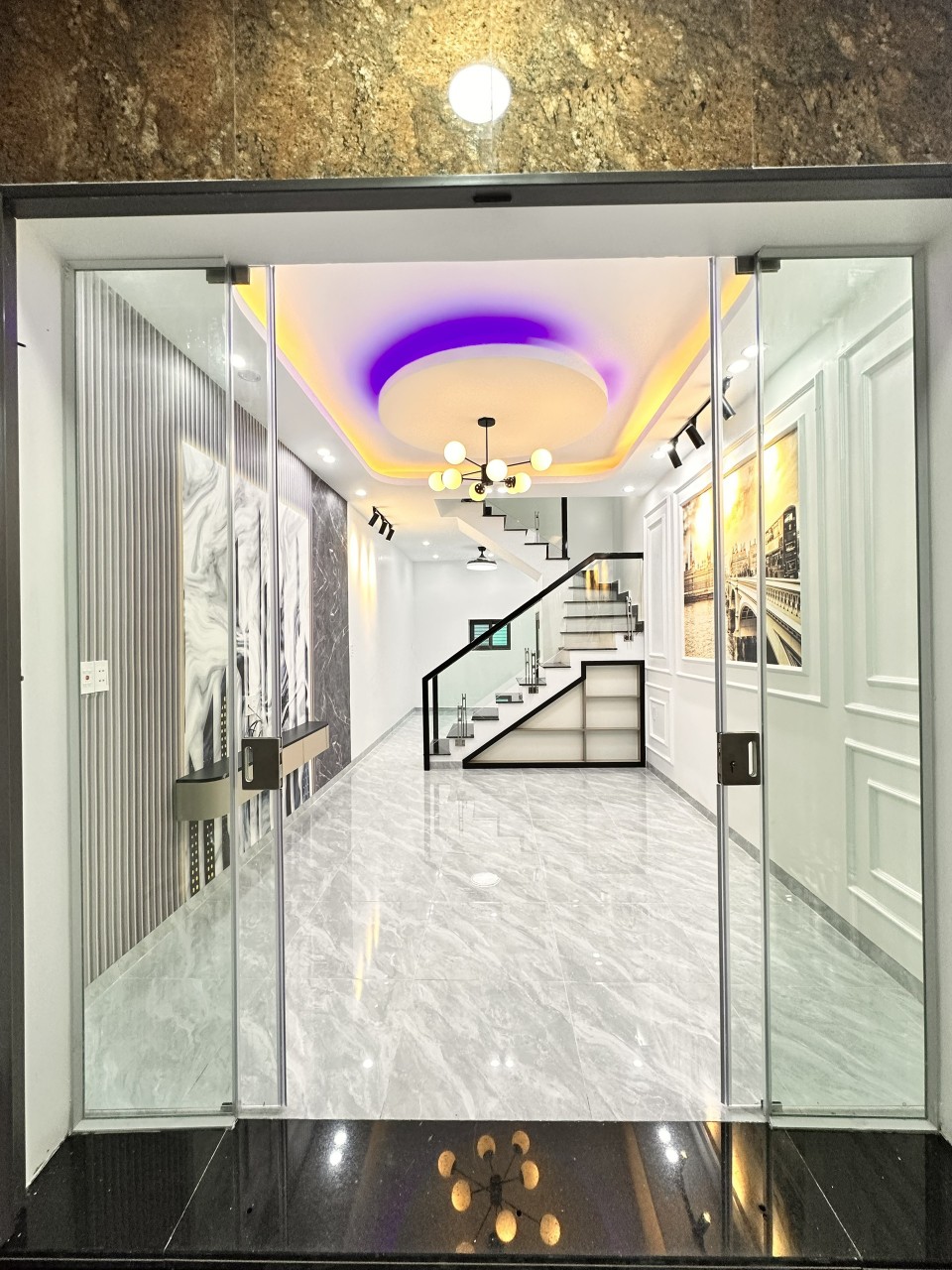 Bán nhà xây mới ngay sát mặt đường Đình Đông, diện tích 35m 3 tầng GIÁ 2.45 tỉ