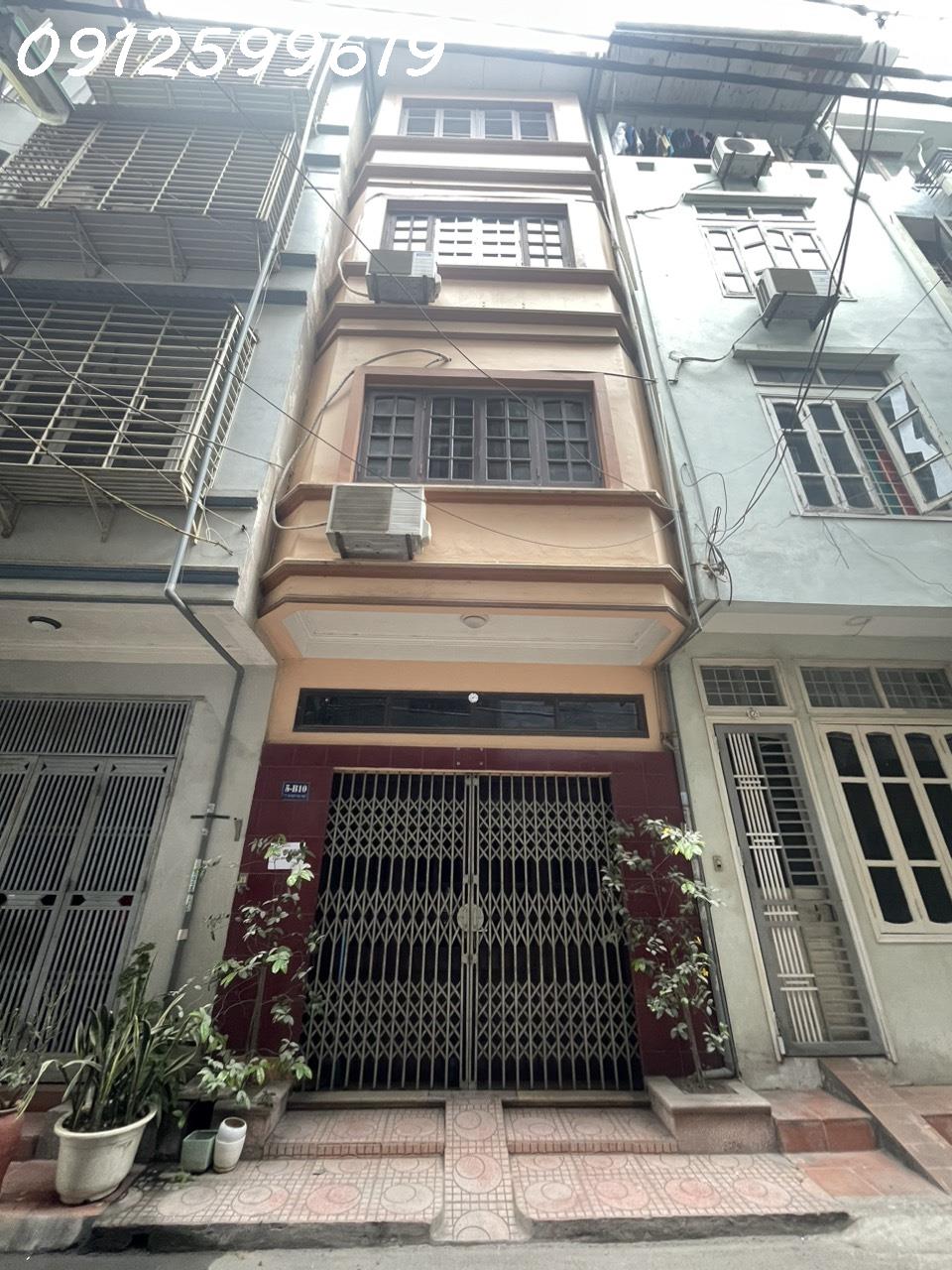 Cho thuê nhà mặt tiền số 189 hướng Tây Bắc mặt tiền Phố Trần Quốc Hoàn,Cầu Giấy, Hà Nội