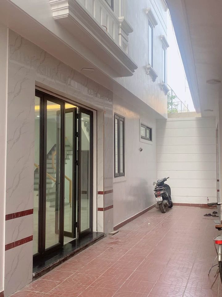 Bán nhà mới tinh ngay mặt ngõ 225 Ngô Gia Tự, diện tích 44m 4 tầng GIÁ 2.89 tỉ