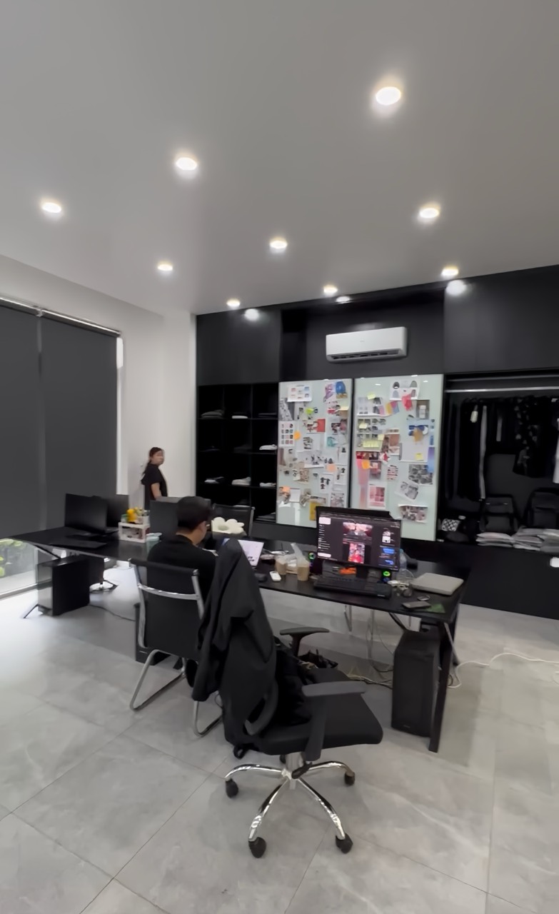 Bán tòa nhà văn phòng mặt tiền Tân Phú, (8m x 20m ) 160m2, đang cho thuê 45 triệu, nội thất cao cấp, Giá 24.5 tỷ