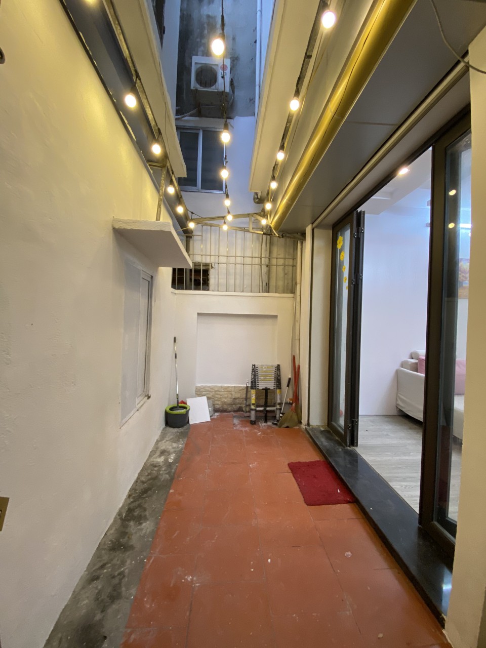 Bán nhà giá rẻ phố Thiên Lôi có sân cổng cực đẹp, diện tích 40m 3 tầng GIÁ 2.19 tỉ