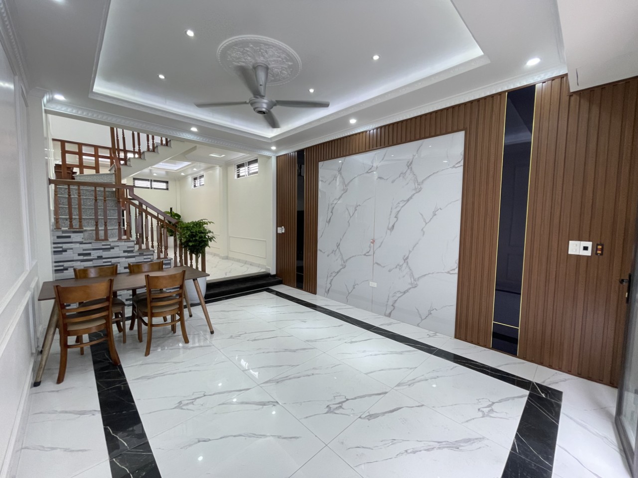 Bán nhà Lạch Tray gần ĐH Hàng Hải, diện tích 48m 4 tầng lô góc cực thoáng GIÁ 3.6 tỉ