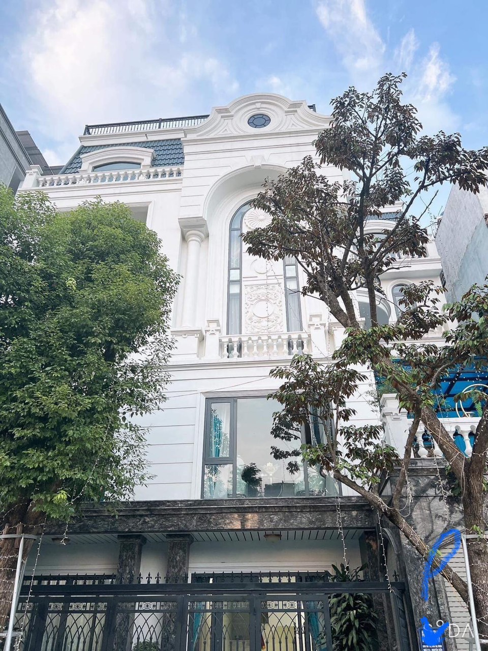 Bán BT Hancic, Trung Văn, N.T.Liêm.DT 148m x4T, MT 10m, Mặt phố. Giá 31,5 tỷ. LH: 0964769634