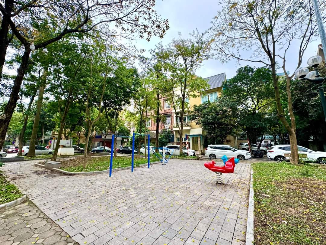 Siêu Biệt Thự Mỹ Đình, Lô Góc - Phố Nguyễn Cơ Thạch.124M X 4T x MT 21m. Giá 48 tỷ.