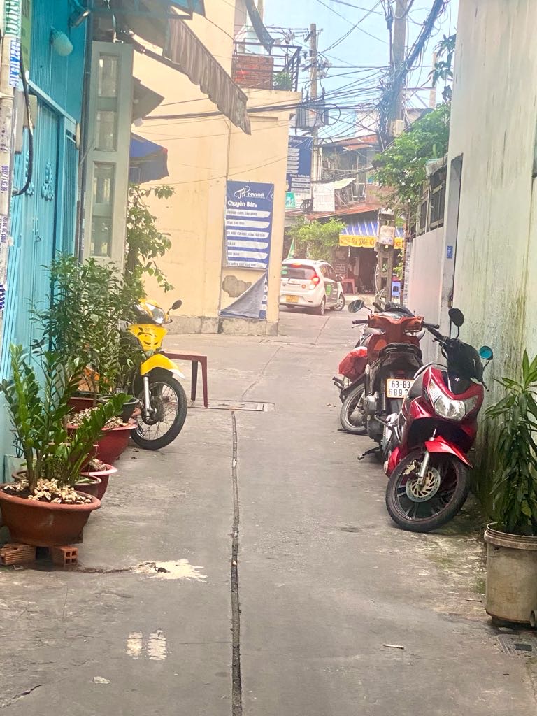 ChỈ 3 TỶ NHỈNH có ngay nhà TT Tân Phú 33m2, 2 tầng BTCT, hẻm 3m sát mặt tiền