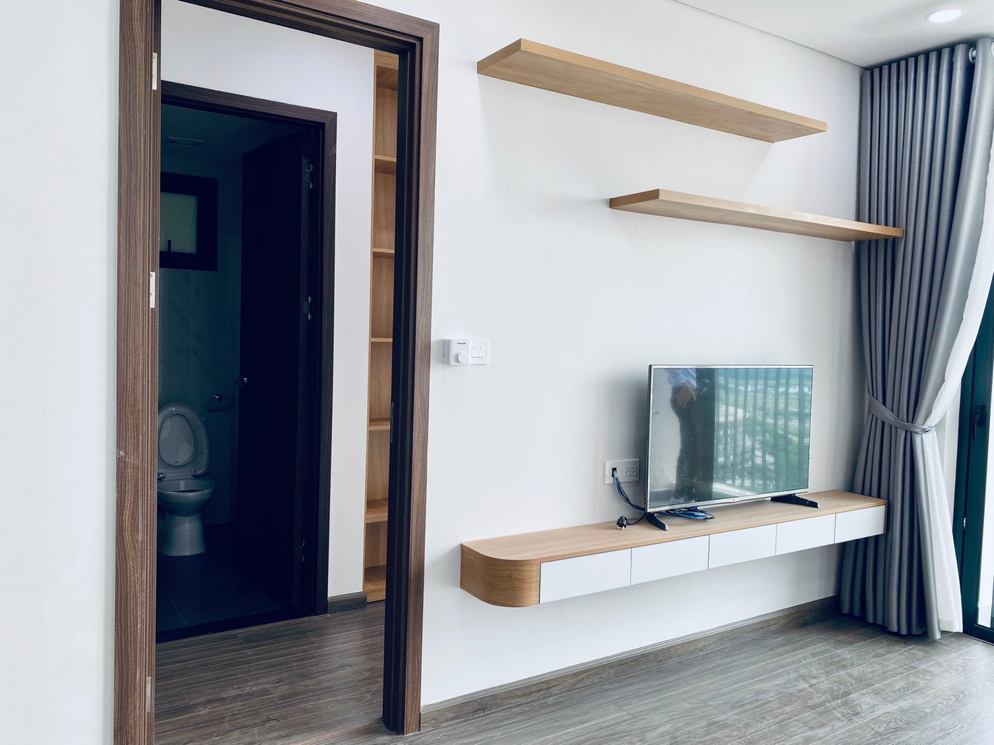 - CĂN HỘ VIEW BIỂN TẦNG CAO FULL NỘI THẤT ĐẸP.