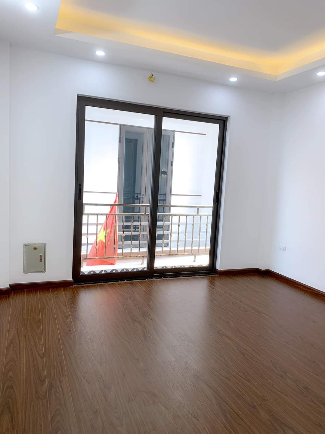 Bán nhà lô góc 3,5 Tầng 3PN ngay TT Văn điểm, cách 1 nhà ra ô tô tránh, giá 3.x tỷ