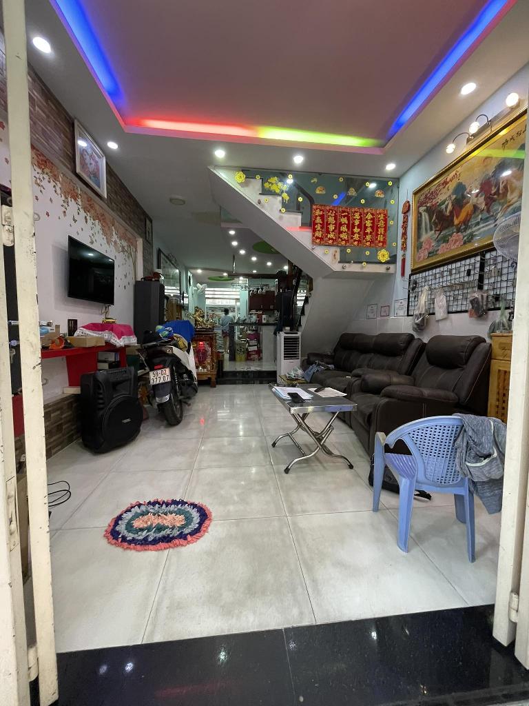 Chủ ngộp bank cần bán gấp nhà Nguyễn Văn Vịnh 42m2 3 lầu BTCT chỉ 4.95 tỷ quận Tân Phú