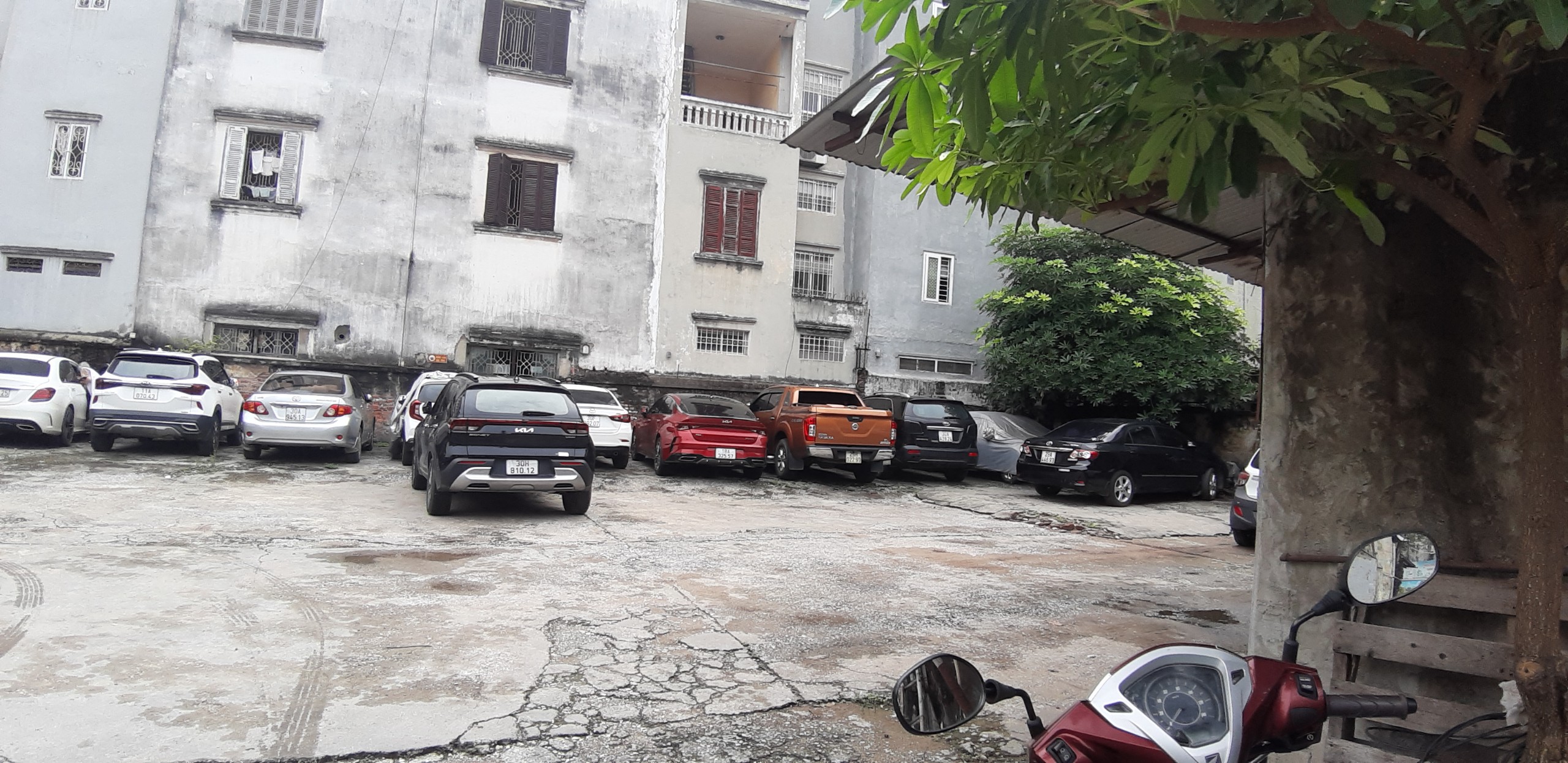 Chuyển nhượng 1200m² đất bds CN dịch vụ, Trung tâm quận -Hoàng Mai, có dòng tiền. giá 4x tỷ