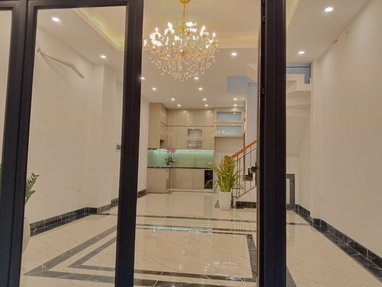 Bán nhà phố Xuân Diệu Tây Hồ 47m2 x 4T x MT 4.6m x 9.6 tỷ.Tặng nội thất