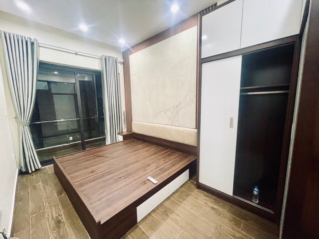 Ô TÔ 7 CHỖ ĐỖ CỬA - LÔ GÓC SÁNG THOÁNG CỰC ĐẸP - NHÀ Ở CỰC CÓ LỘC - XUNG QUANH NGẬP TRÀN TIỆN ÍCH