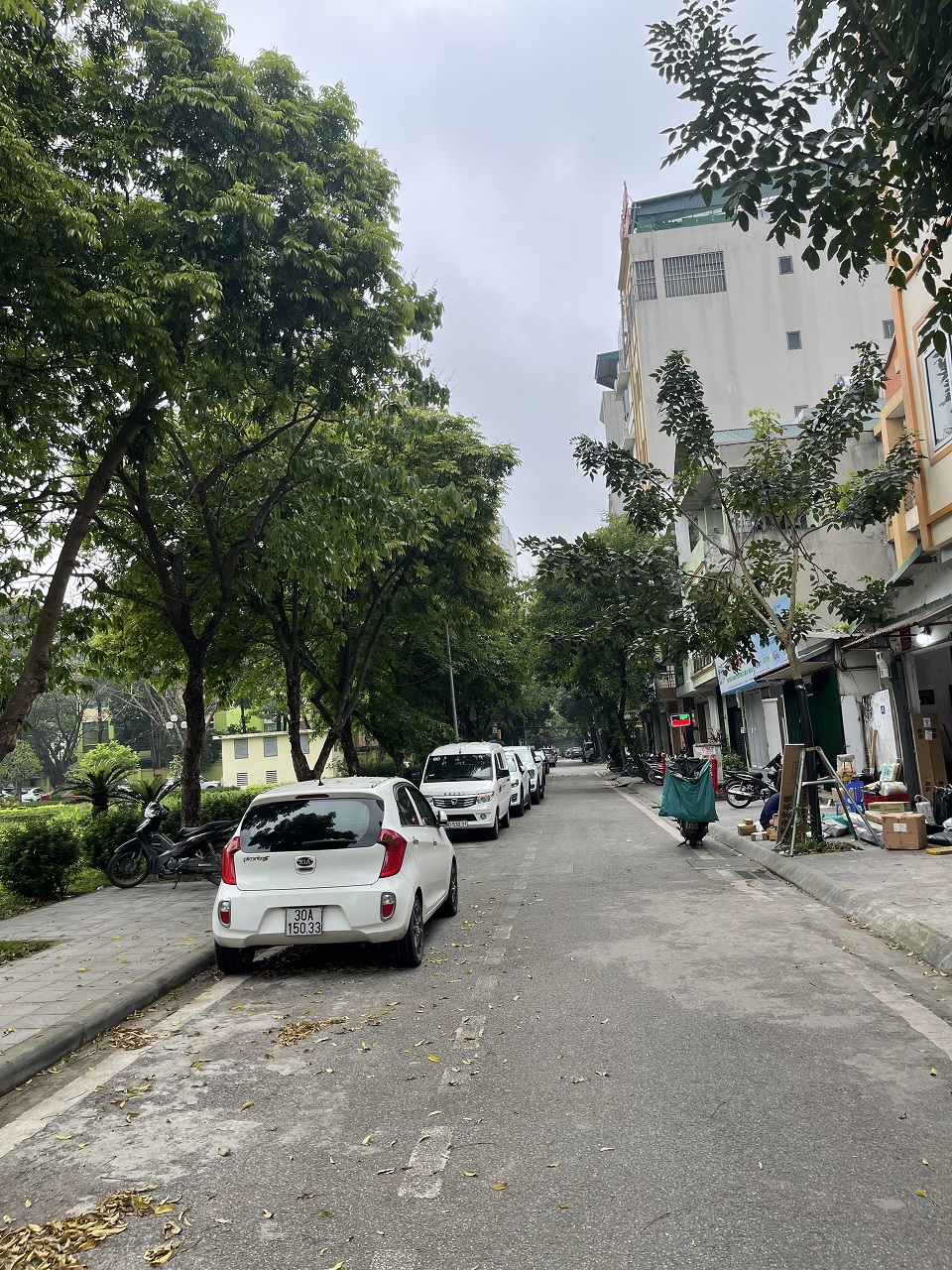 Bán nhà 3 tầng tại vườn hoa tái định cư phố Trạm, Long Biên, Hà Nội