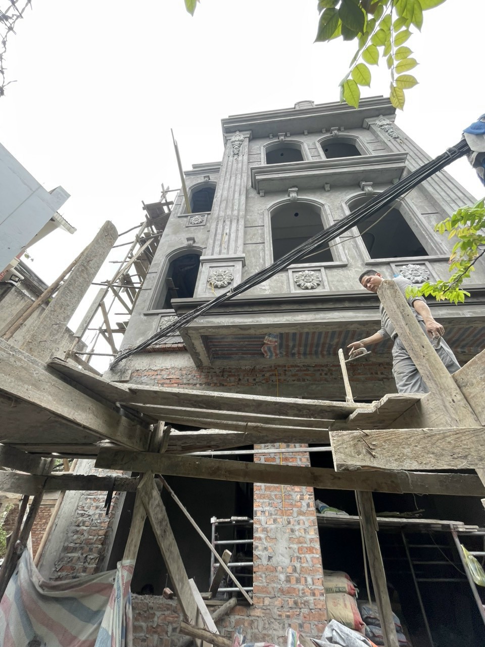 Bán nhà xây mới phố Chợ Con, diện tích 44m 3 tầng ngõ nông GIÁ 2.85 tỉ