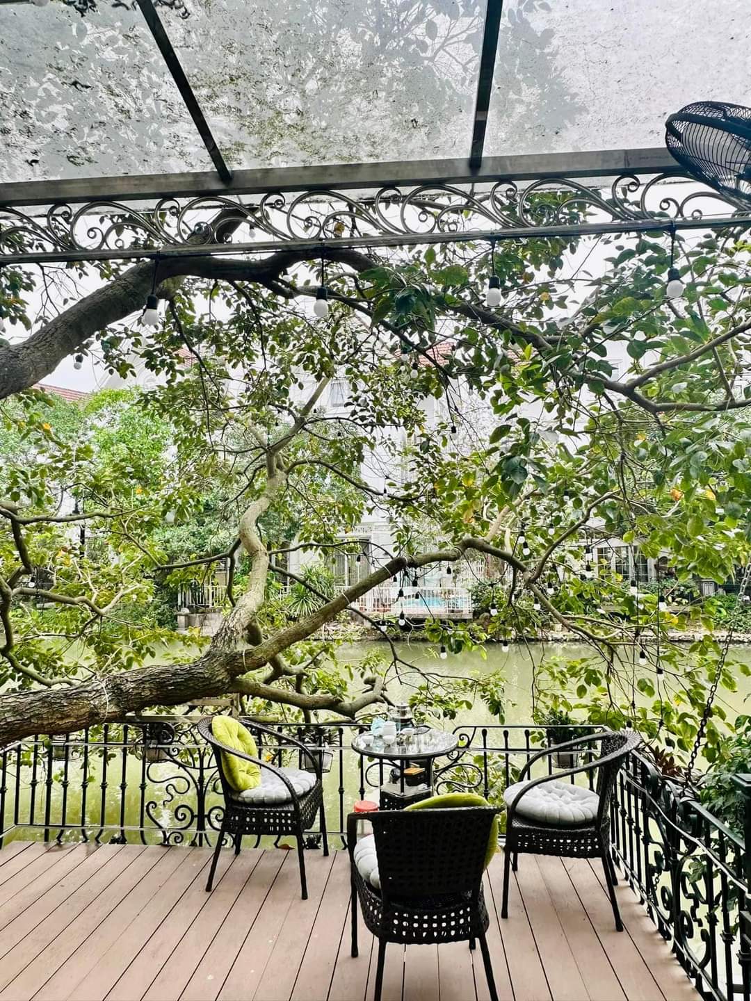 Hơn 60 Tỷ! Biệt Thự Hoa Sữa - Vinhomes Riverside. 200m x 4T x Mt 13m. Giá 60 tỷ