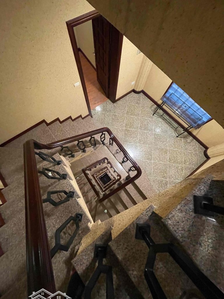 Chính chủ cho thuê cả nhà mới 80m2,4T, VP, KD, Nhà hàng, Linh Đàm-20Tr