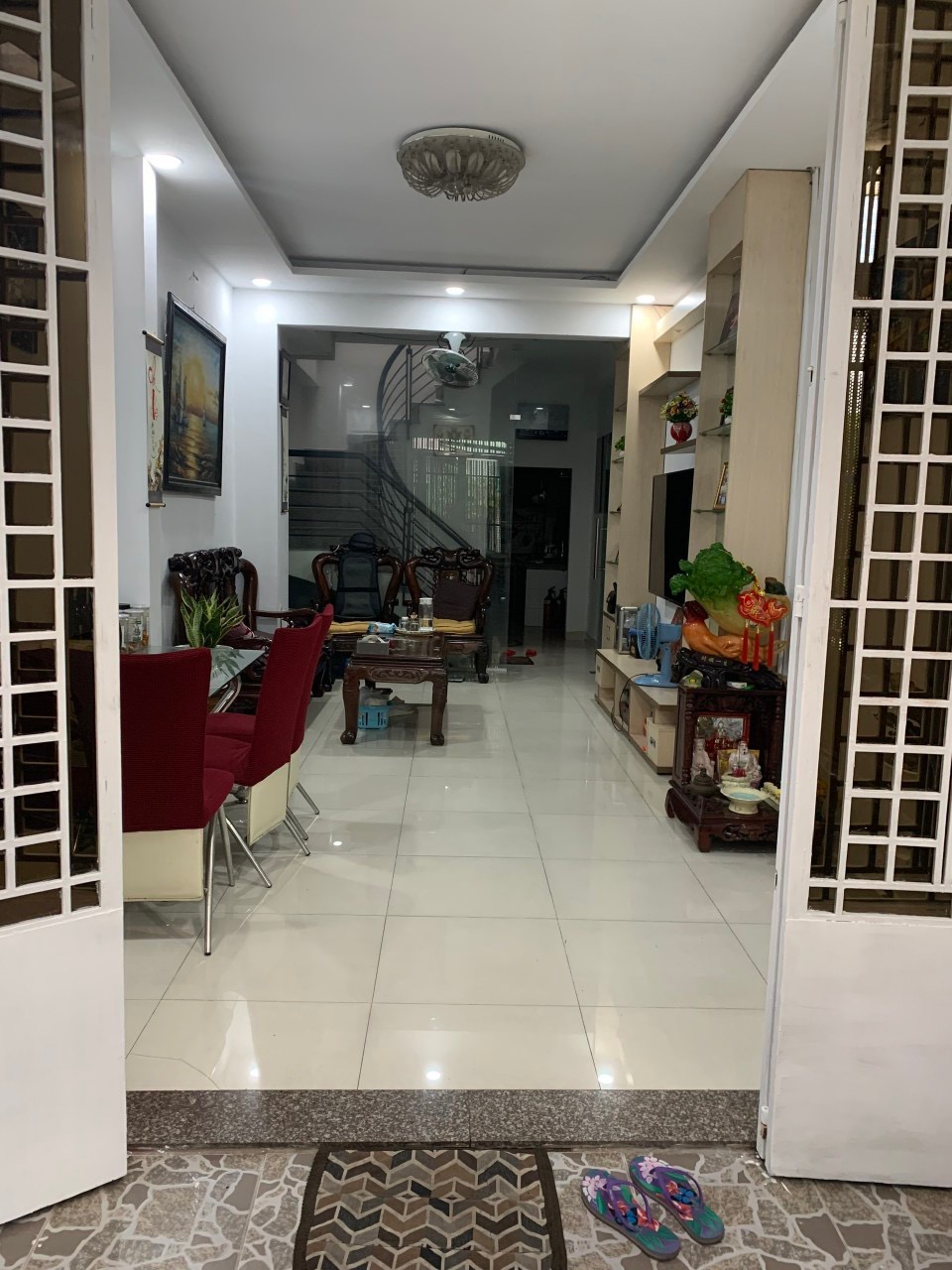 Chủ định cư cần bán gấp nhà Lê Đại Hành 52m2 2 lầu BTCT 8 tỷ q11