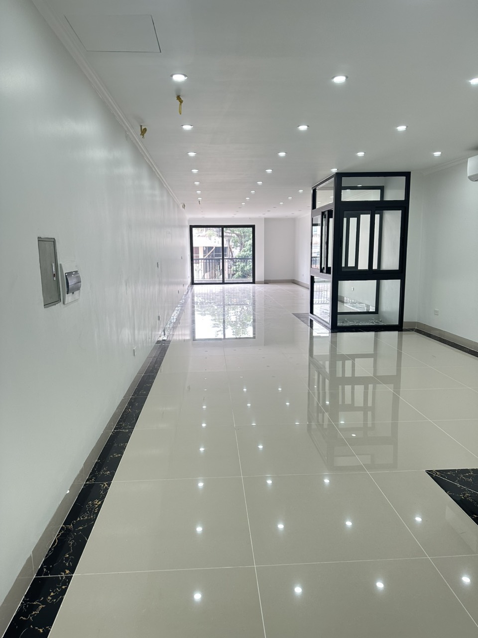 Cho thuê nhà mới chính chủ 80m2x4T, KD, VP, Nhà hàng, Nguyễn Văn Huyên-20Tr