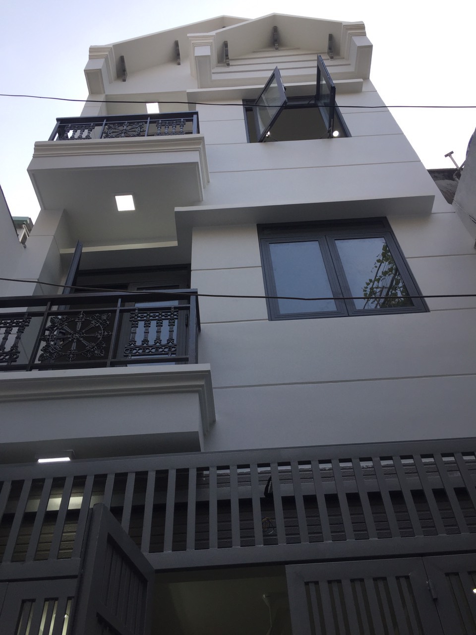 Bán nhà mới Âu cơ quận Tân Bình 4,4 x 11M -3 Tang BTCT chỉ 6,5 tỷ TL