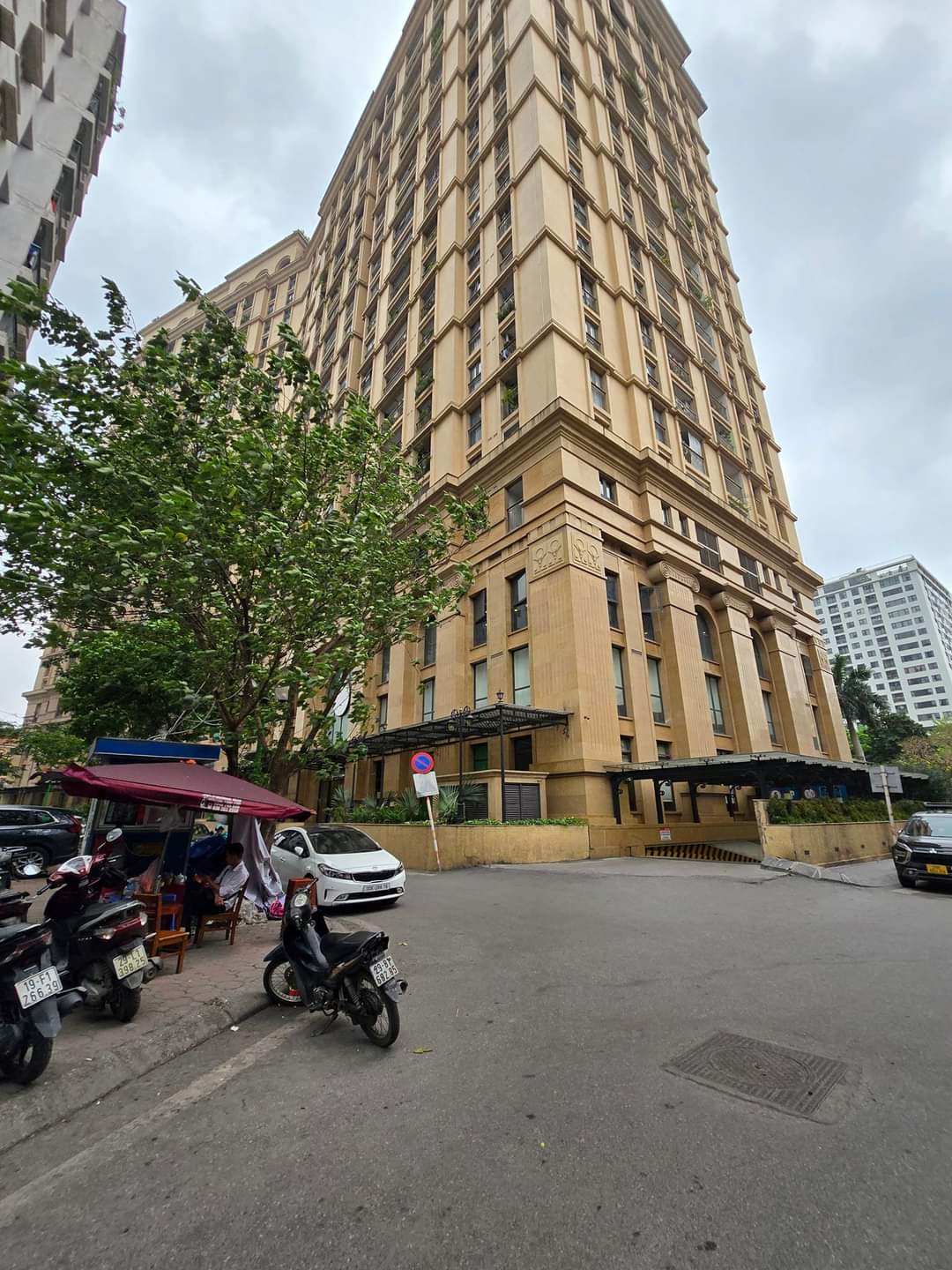 Bán Gấp! Lô Đất Vàng, Phố Mai Anh Tuấn, Phân Lô, Vỉa Hè. 120m x MT 6.2m. Giá 38 tỷ