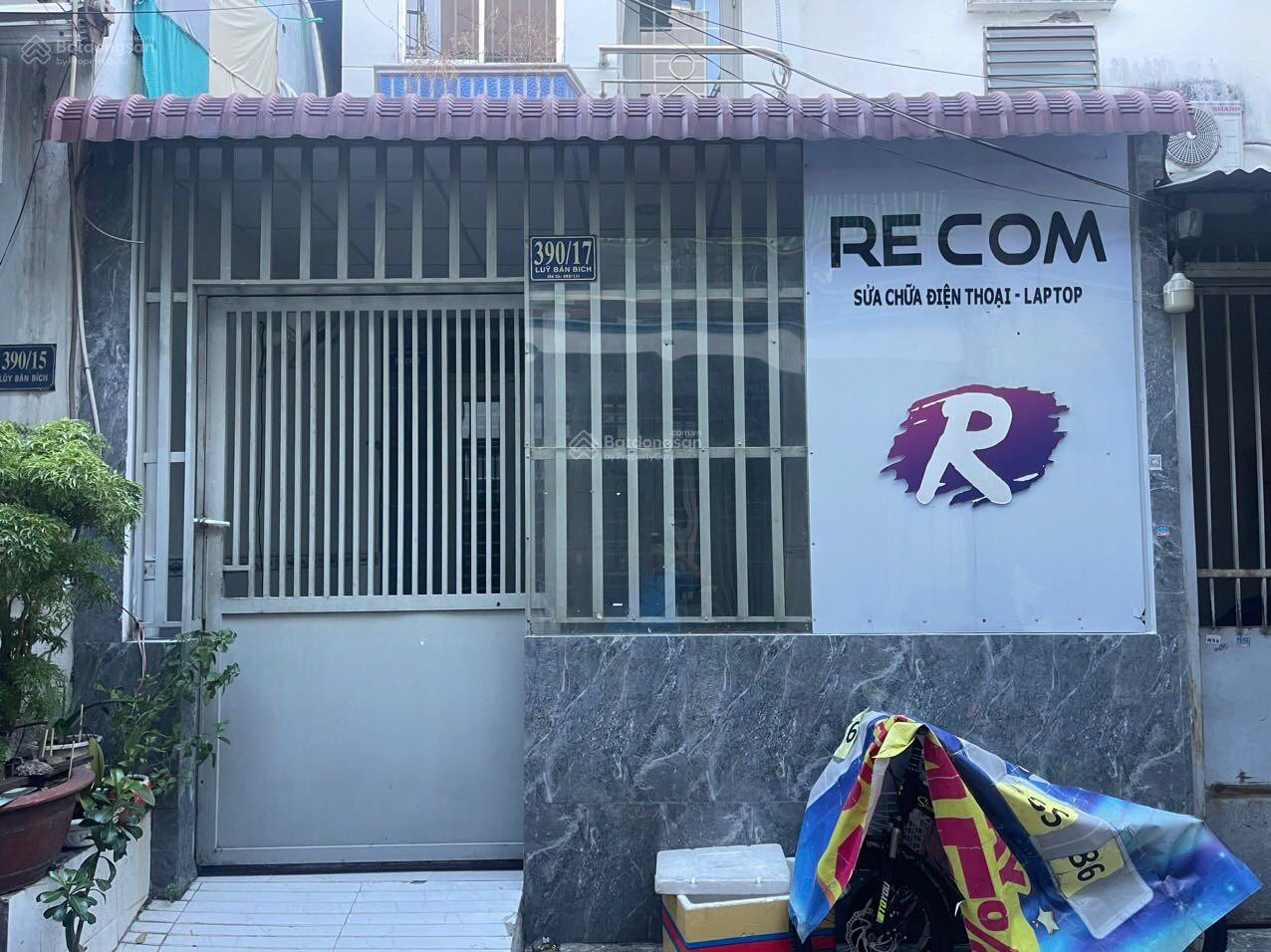 Cần bán gấp nhà hẻm cách mặt tiền Lũy Bán Bích 50m, Phường Hòa Thạnh, Quận Tân Phú, hẻm yên tĩnh.