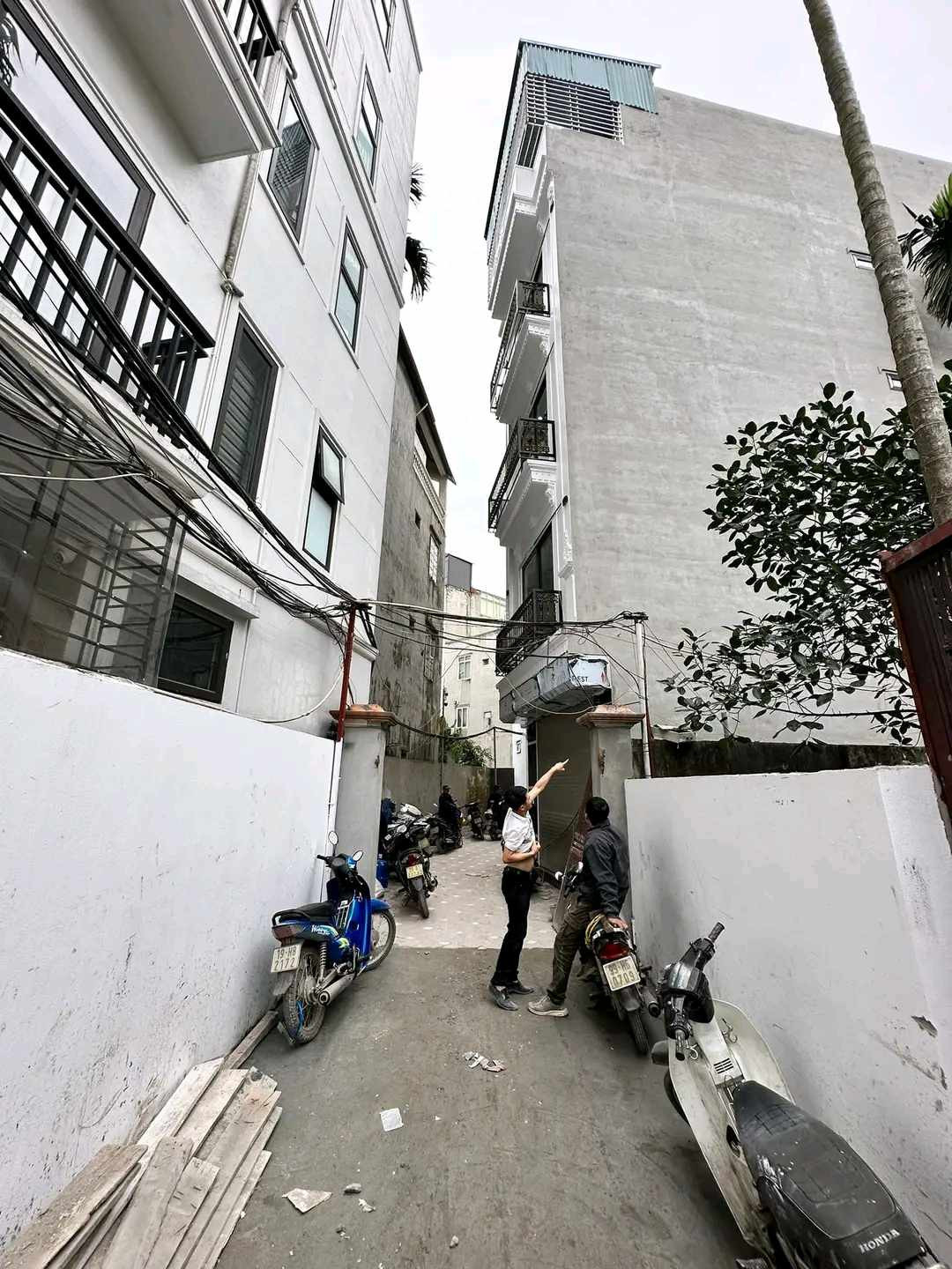 CẦN BÁN NHÀ CHÍNH CHỦ Địa chỉ : Văn Hội - Bắc Từ Liêm - Hà Nội Giá bán 3,95 tỷ