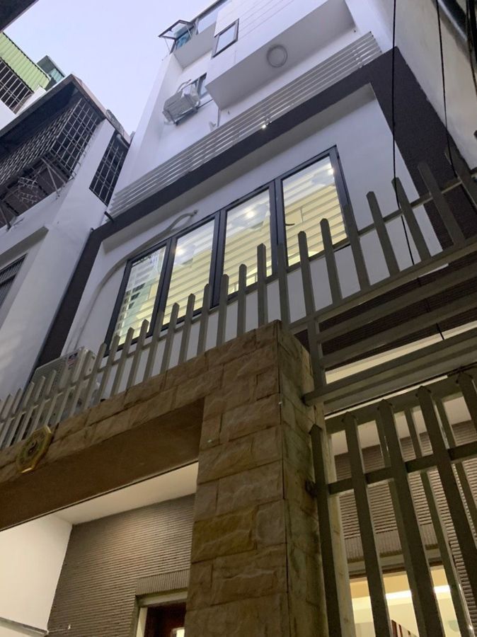 - Bán nhanh nhà khu vực Đường Láng, Đống Đa. Diện tích 60m2*5T, mặt tiền 4.5m, giá 9.6 tỷ.