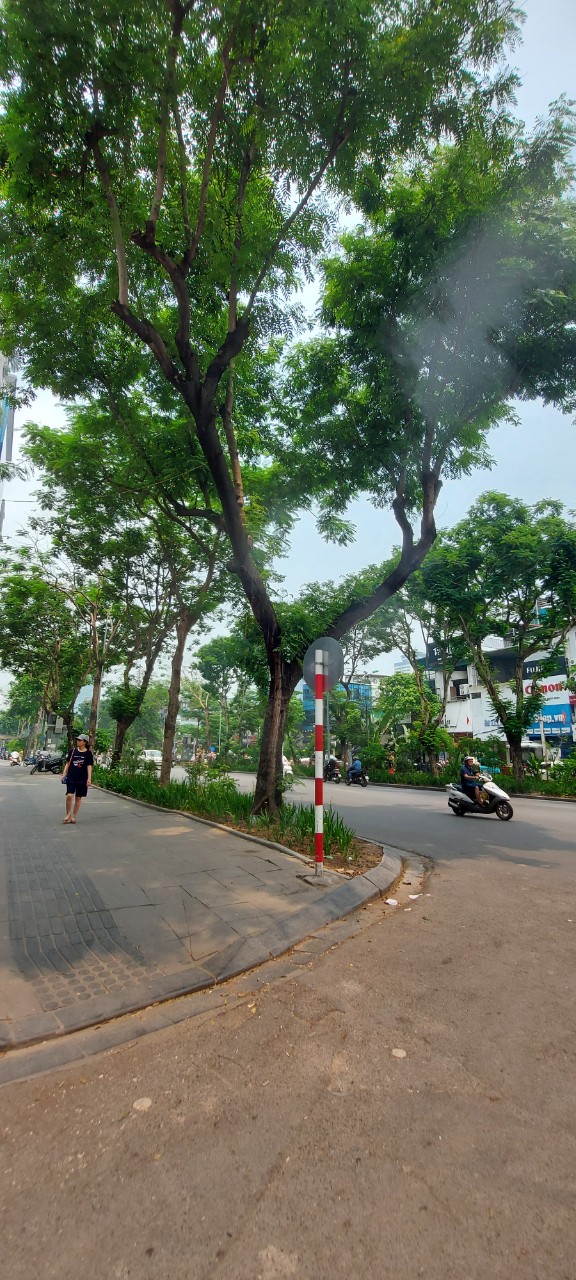 - Bán nhanh nhà khu vực Thái Hà, Đống Đa. Diện tích 110m2*5T, mặt tiền 7.5m, giá 18.5 tỷ.