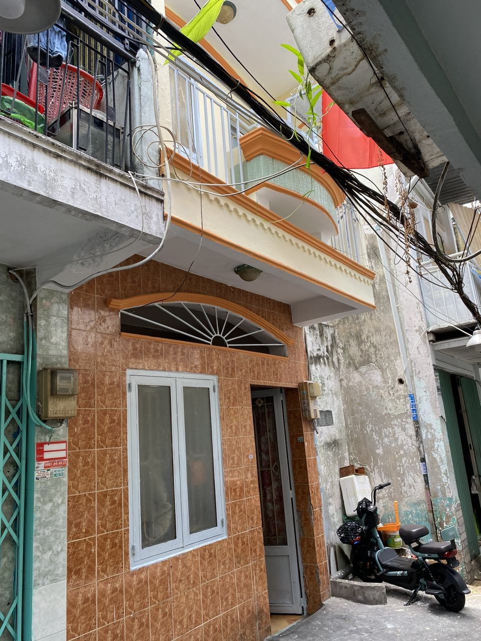 CHÍNH CHỦ BÁN NHÀ 2 MẶT HẺM RỘNG KHU AN NINH THÂN THIỆN Địa chỉ: 423/25, Đường Đoàn Văn Bơ, F.13, Q.4, TP Hồ Chí Minh