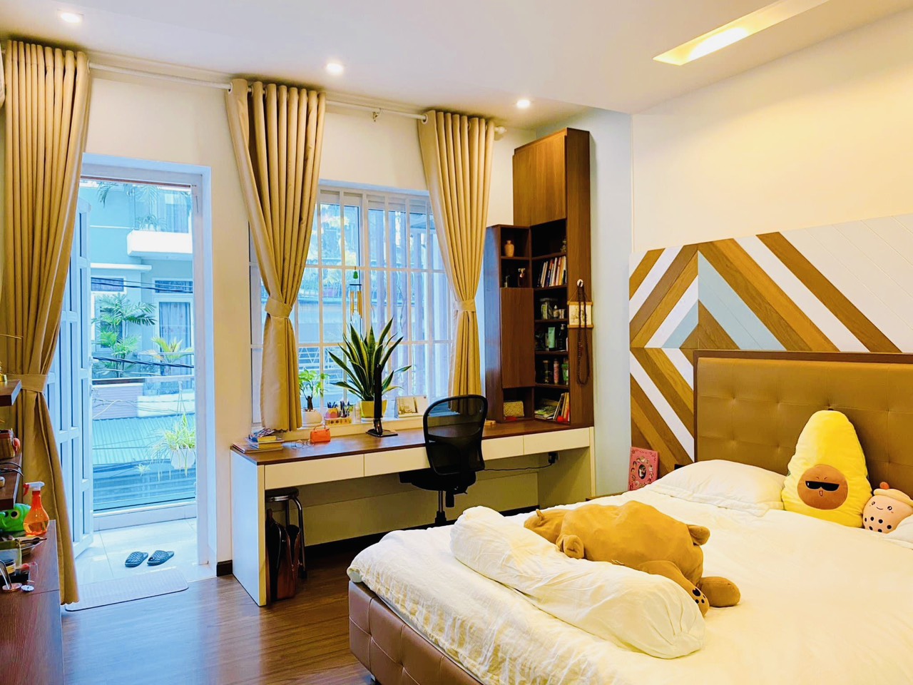 Bán nhà Lạc Long Quân khu cư xá Phú Thọ Hòa, Phường 5, Quận 11, đối diện Uỷ Ban, 4 tầng, hẻm xe tải, chỉ 11.5 tỷ