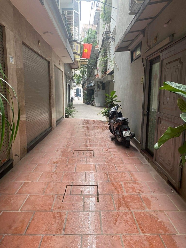 Nhà Đẹp Nguyễn Văn Cừ-Gần Vườn Hoa Ái Mộ - Ngõ Thông 2 phía.