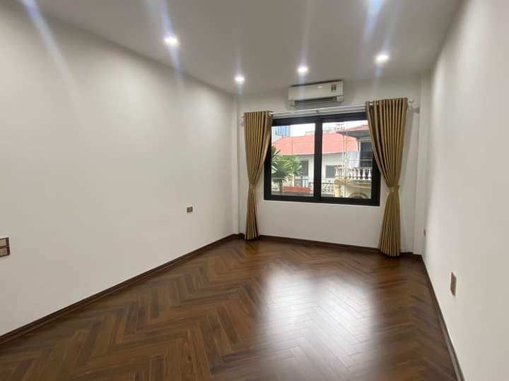 Bán nhà Phố Bồ Đề -Long Biên-Hà Nội 52m2, 7 tầng, giá 16.5 tỷ