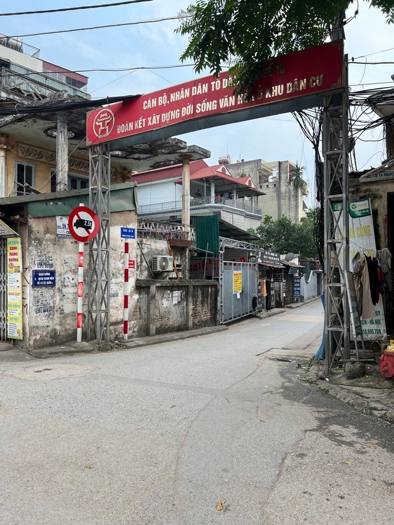 Nhà đẹp gần phố Ngọc Thụy, cạnh công viên, ngõ sạch đẹp 43m2 4 tầng .Chỉ 5,6 tỷ.