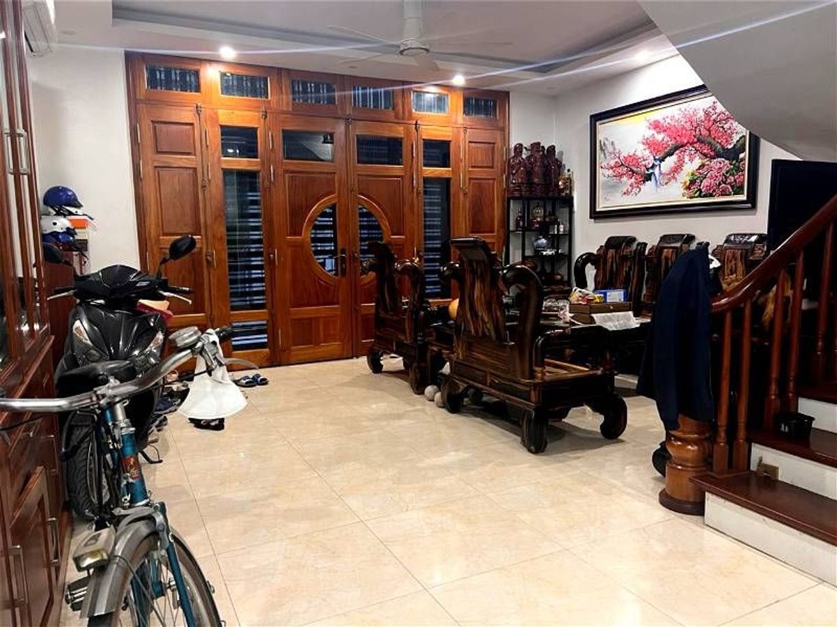 Bán nhà Dương Quảng Hàm, Cầu Giấy, Phân lô, ô tô đỗ cửa, 48m2, 12.3 tỷ