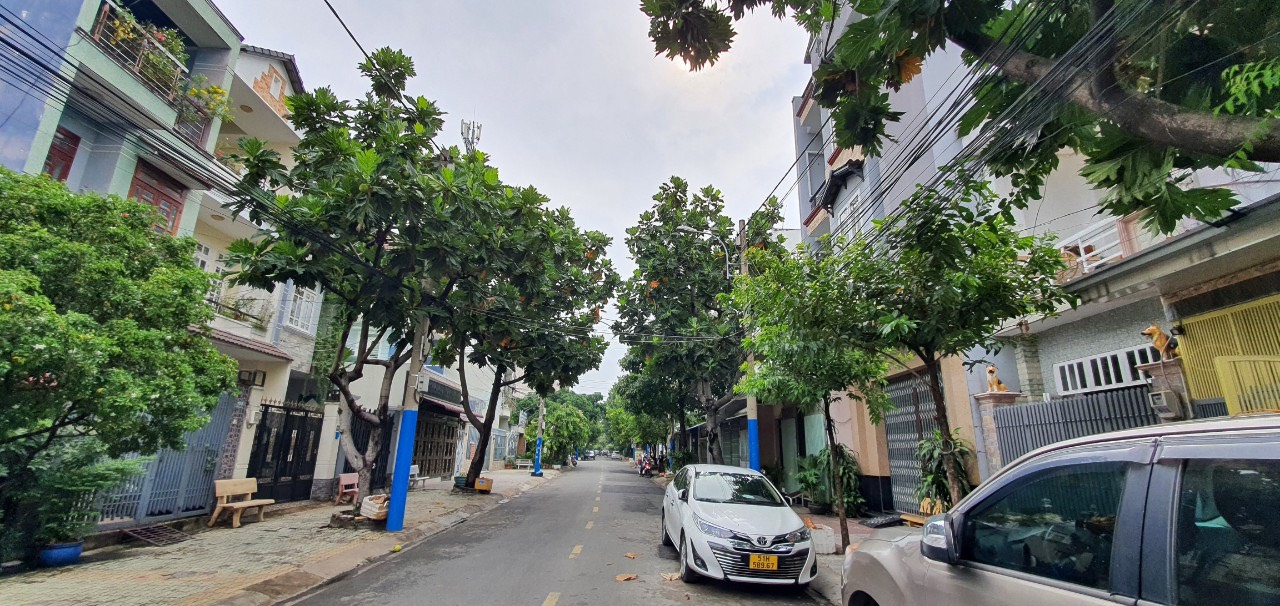 Nhà mặt tiền đường 4 phước bình DT 88m cấp 4 gần đỗ xuân hợp