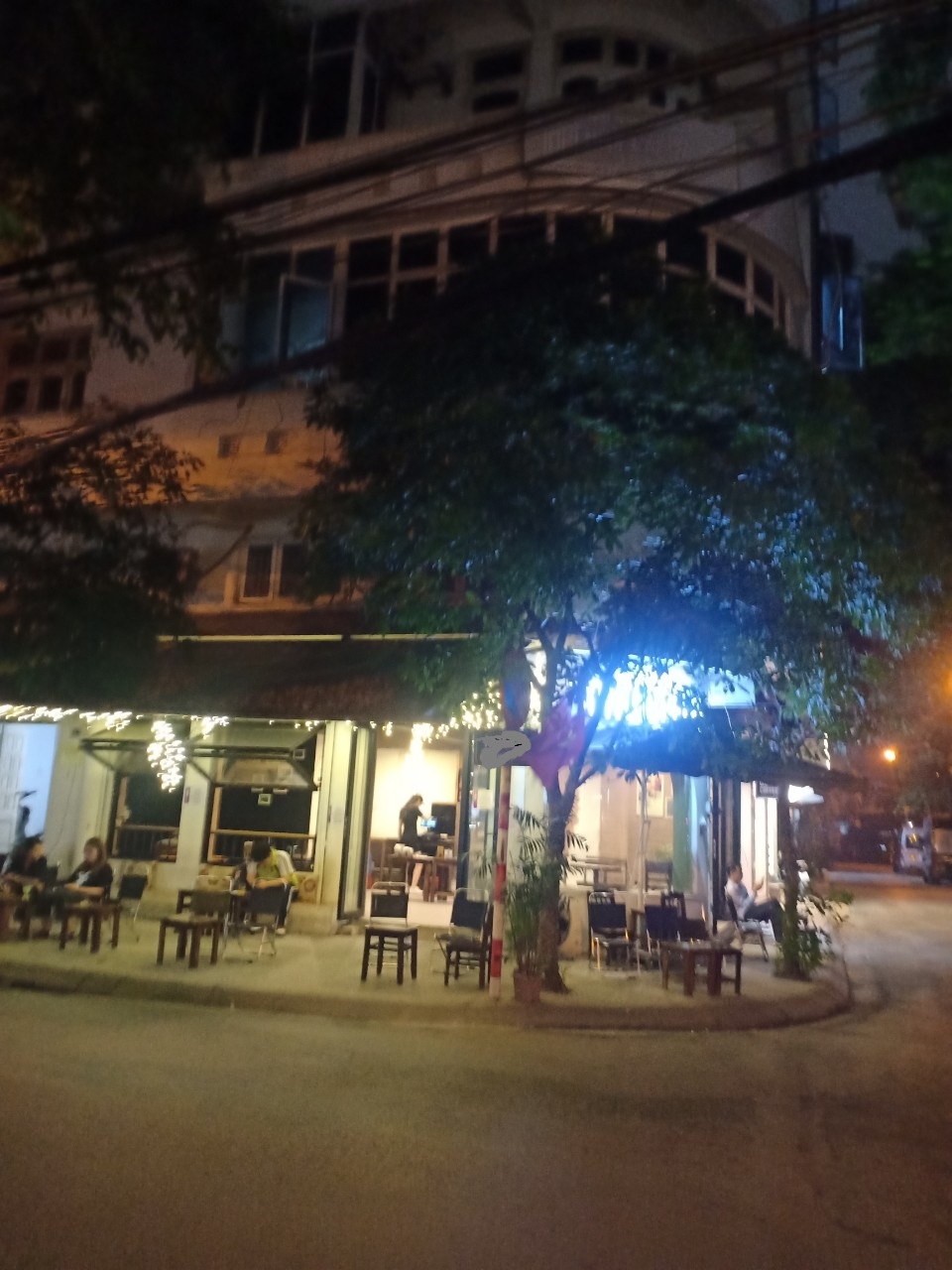 Cho thuê nhà biệt thự sân vườn Láng Hạ, Thành Công, Ba Đình, Hà Nội 300mx 3 tầng