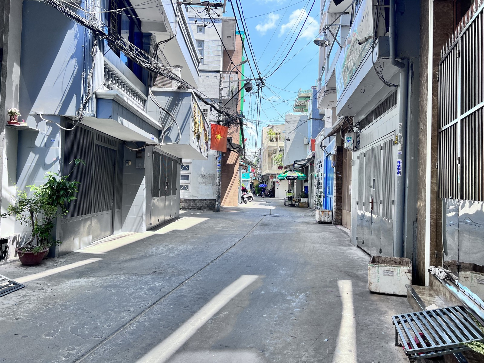 BÁN NHÀ LẠC LONG QUÂN Q11 - HẺM OTO NHỰA 7M - 39M2 - 6.X TỶ NHẸ