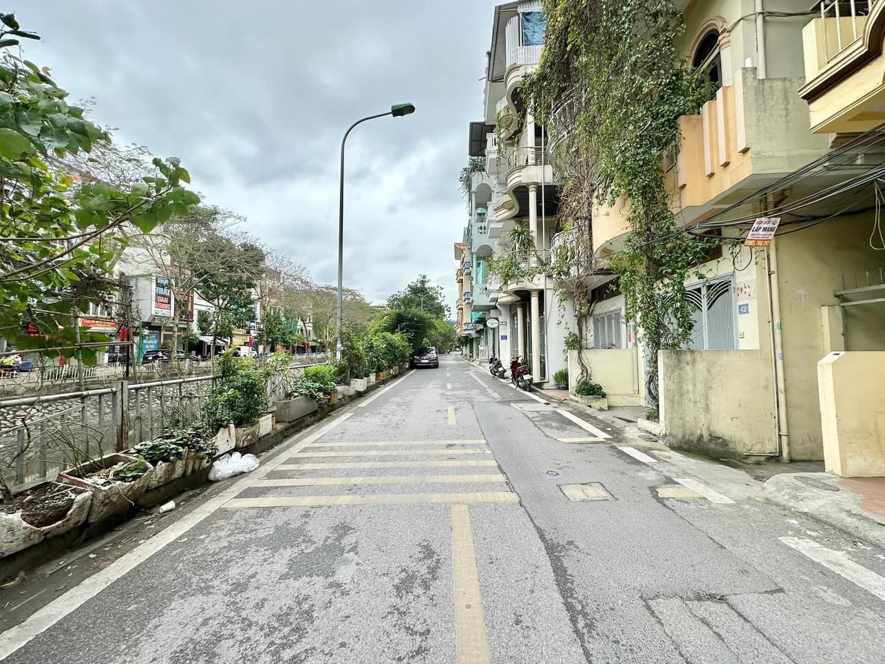 Bán nhà Bờ Sông Sét 50 m 5 tầng thang máy ô tô tránh giá 13.85 tỷ