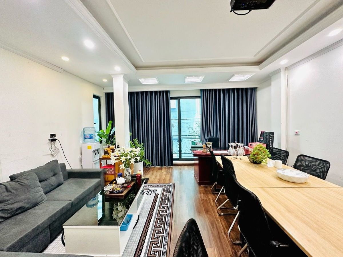 Bán nhà Doãn Kế Thiện, Cầu Giấy, lô góc, gara 2 ô tô, kinh doanh văn phòng, thang máy nhập khẩu, nở hậu, 80m2, 22 tỷ