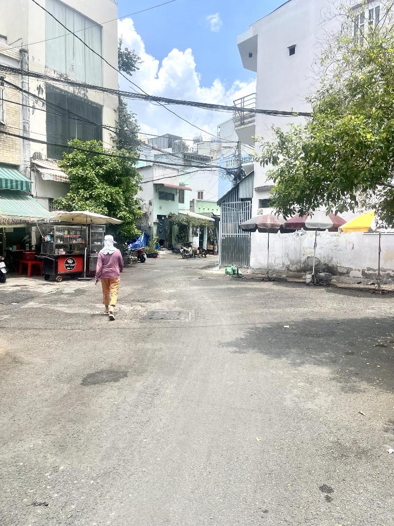 Bán Nhà Bà Hom , Phường 13, Quận 6.DT 75m2 x 2 tầng (4.4 x 17).Giá 6.5 tỷ TL.