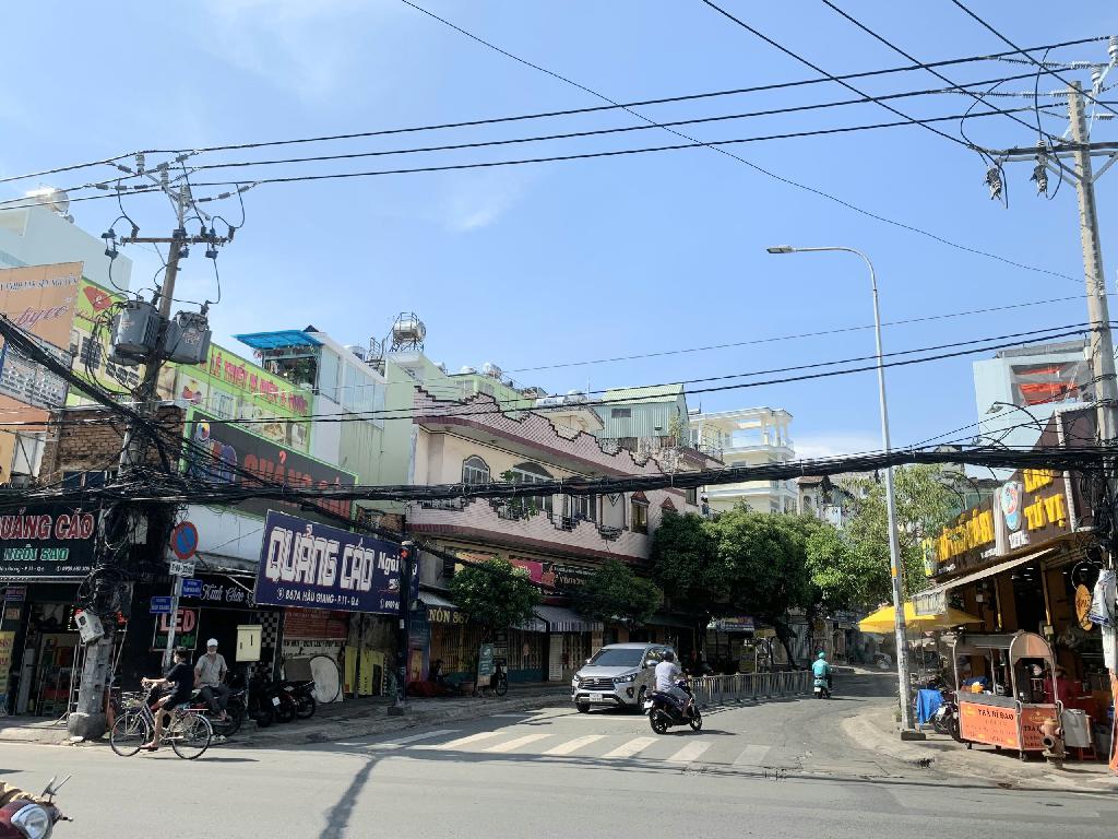 Bán Nhà Lô Góc mặt tiền Hậu Giang, P.12, Quận 6.DT 23m2 x 3 tầng (2.1 x 12.1). Giá 4 Tỷ TL.