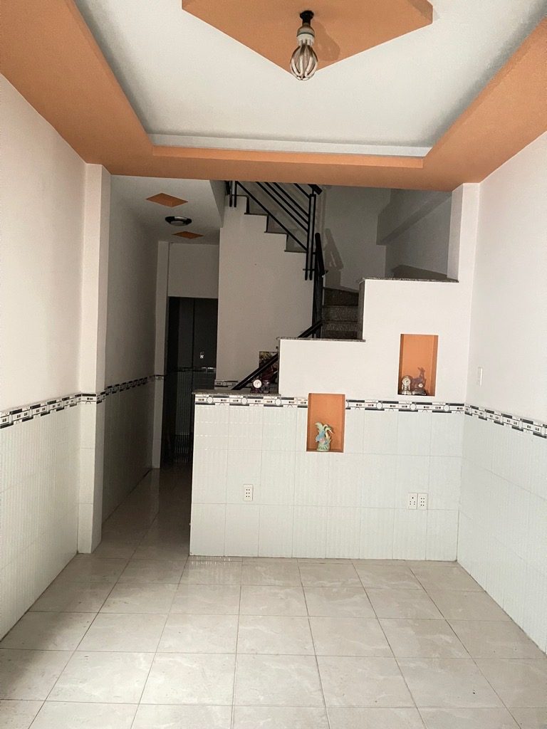 Bán Nhà Lò Gốm, Phường 8, Quận 6.DT 32m2 x 2 tầng (3.2 x 10).Giá 3.4 Tỷ TL.