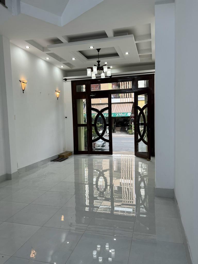 Bán Nhà Mặt Tiền Lý Chiêu Hoàng Phường 10 , Quận 6.DT 48m2 x 4 tầng (4 x 12).Giá 10.3 Tỷ TL.