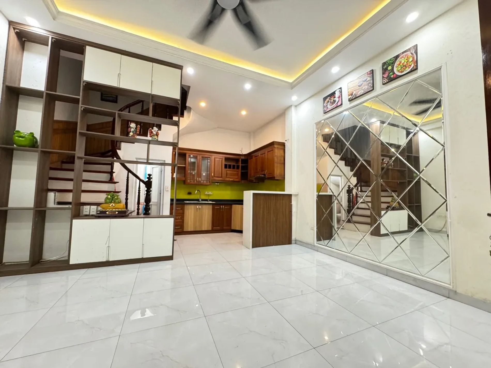 NHÀ MỚI. Phố Vương Thừa Vũ 1 nhà ra phố, ngõ thông, tiện ích ngập tràn diện tích 37m, 5 tầng, nhỉnh 6 tỷ