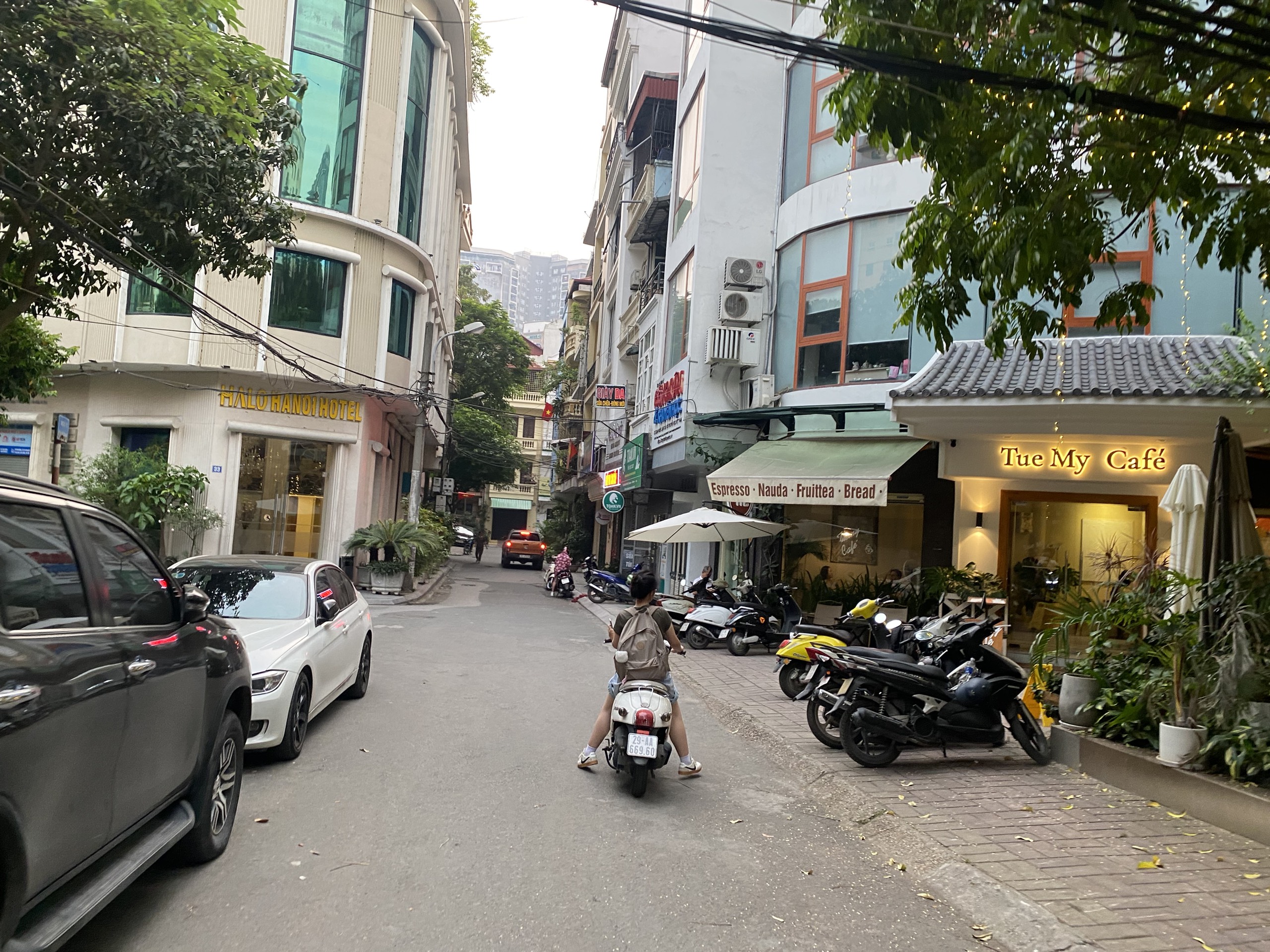 RẺ TUYỆT ĐỐI, PHÂN LÔ NGUYỄN THỊ ĐỊNH, VỈA HÈ, KINH DOANH, Ô TÔ TRÁNH