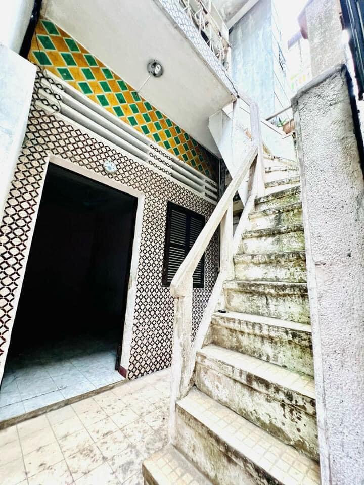 Nhà 2 Thoáng Cửa Bắc - Mặt Tiền Rộng, 50M Ra Mặt Phố - DT 35m x 3T - Vài Bước ra Hồ Trúc Bạch