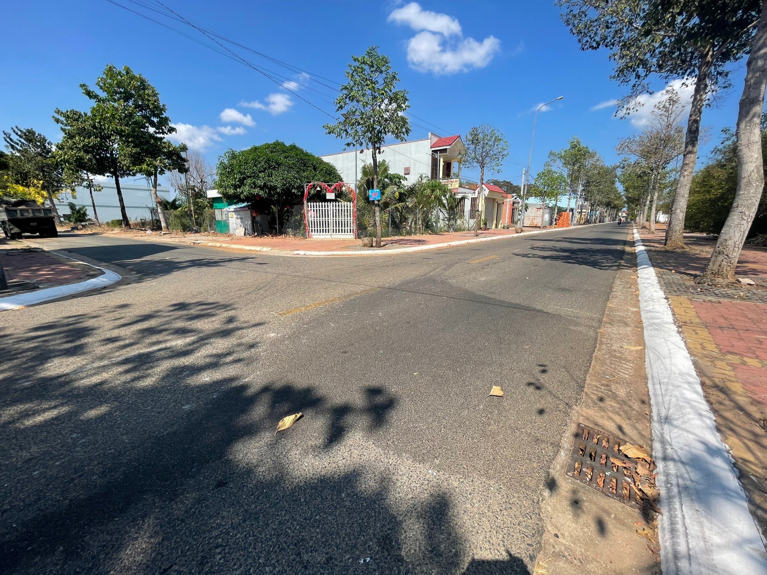 Bán gấp 100 m2 Full Thổ Cư ngay Trung Tâm Hành Chính Long Điền giá 1,2 tỷ