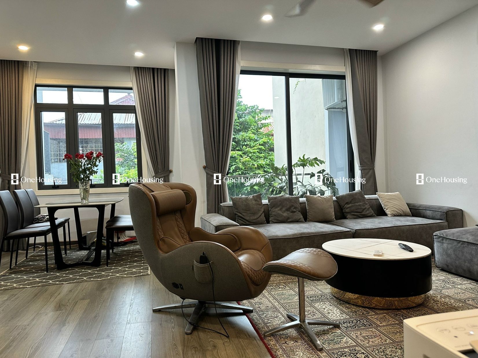 Thiết kế Châu Âu Sàn Gỗ Mặt Ngõ Trần Khát Chân, DT 115m² x 3 tầng, Vài Bước ra Bờ Hồ