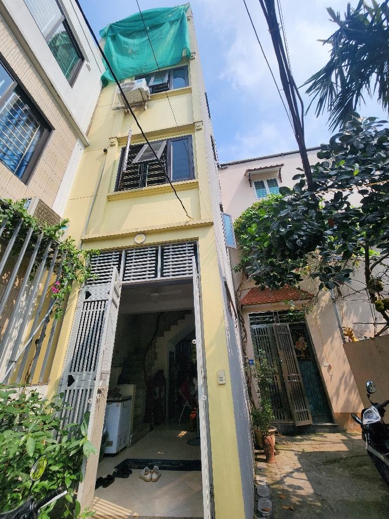 Bán nhà Nguyễn Văn Linh 48m, 5 tầng, giá 4,5 tỷ. Ba thoáng. Dân xây chắc chắn, cực kì tâm huyết.