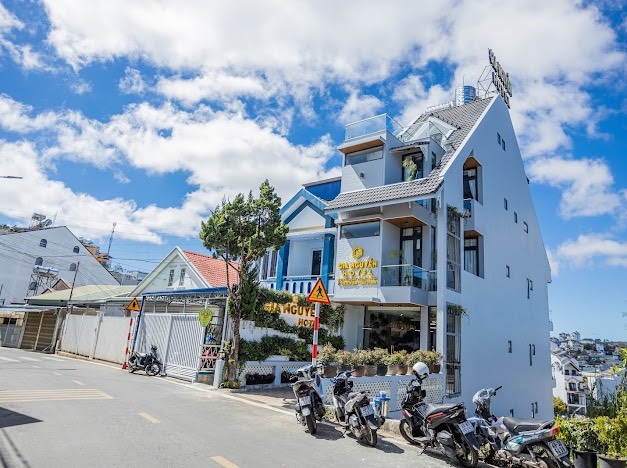 BÁN KHÁCH SẠN 2 MẶT TIỀN - TIÊU CHUẨN 2 SAO VIEW ĐẸP NGAY TRUNG TÂM