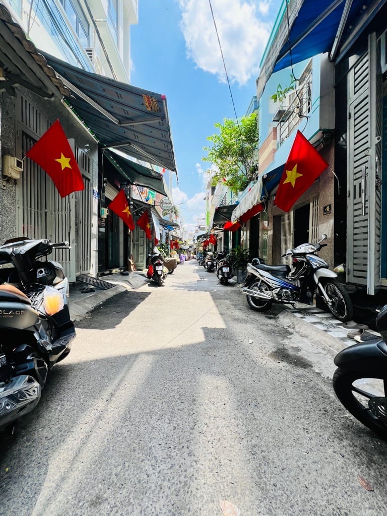 GIẢM CÒN 4,2 TỶ- LÊ VĂN QUỚI - BÌNH TÂN - HẺM XE TẢI, KINH DOANH - 63M2 - 5M X12.5M